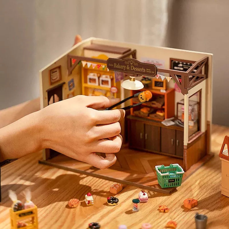 ROBOTIME DIY Miniature Dollhouse Kit Becka's Baking House Birthday, Brown, 8.5"*5.9"*6.2"