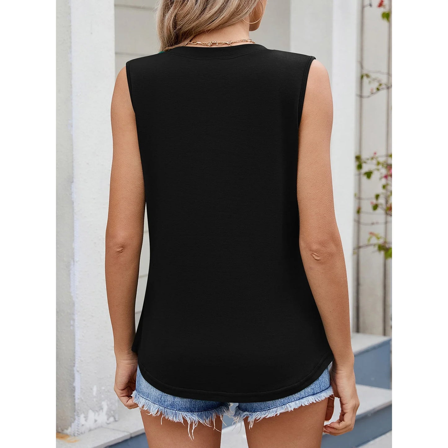 TEMOFON Tank Tops for Women Loose Fit Summer Scoop Neck Tanks Black Casual Long Muscle Tank Women with Pleats Sleeveless Flowy Tunic Tops XL